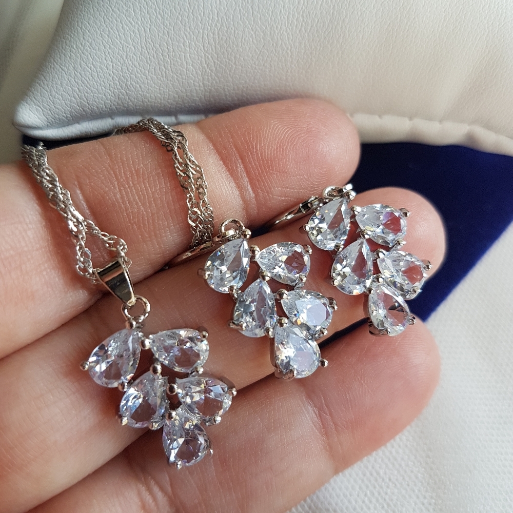 Swarovski Elements 925 Sterling Silver Clear Teardrop Cluster Necklace NEW - Picture 13 of 16
